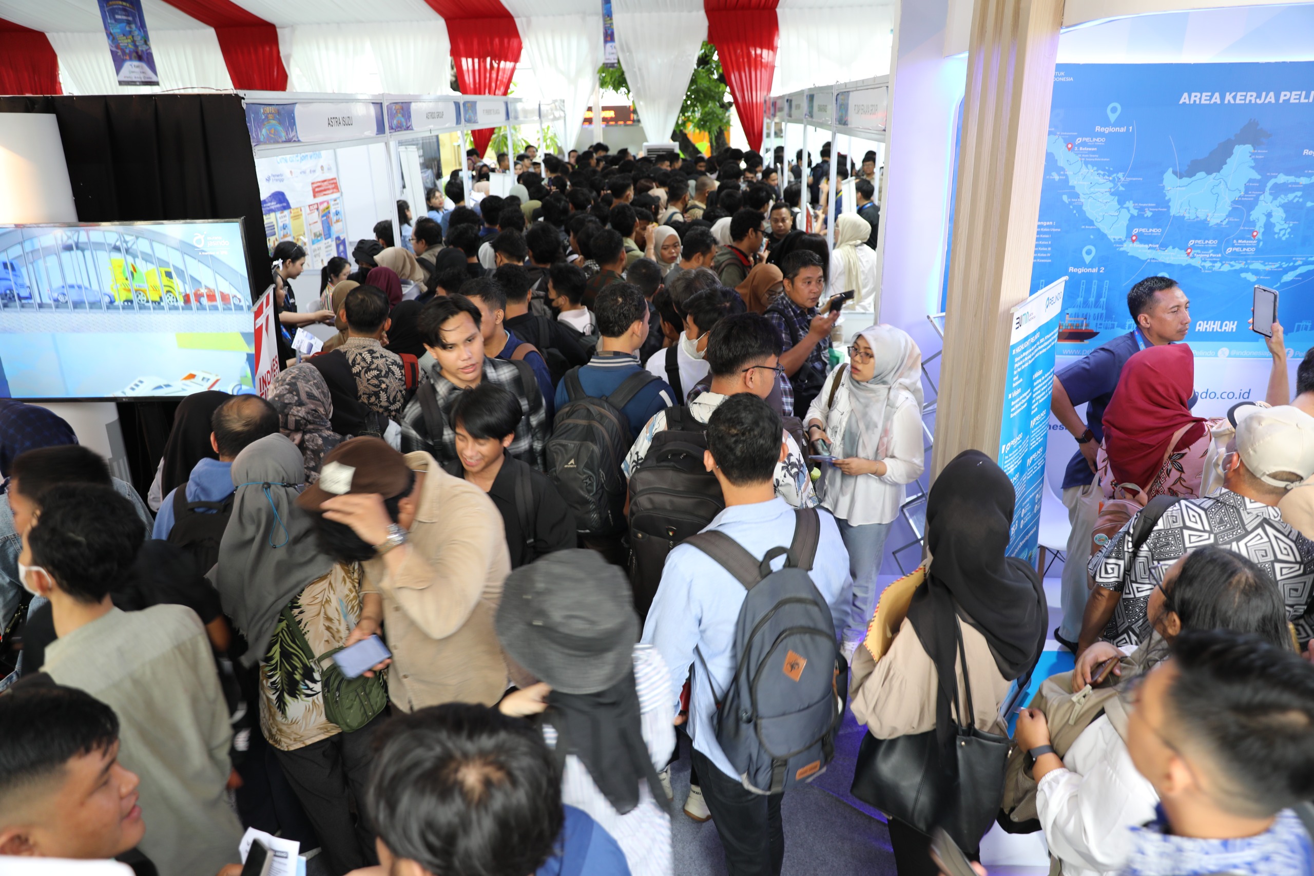 Hari Pertama Job Fair 2025 Disambut Antusias, 18.158 Pengunjung Hadiri Secara Luring dan Daring
