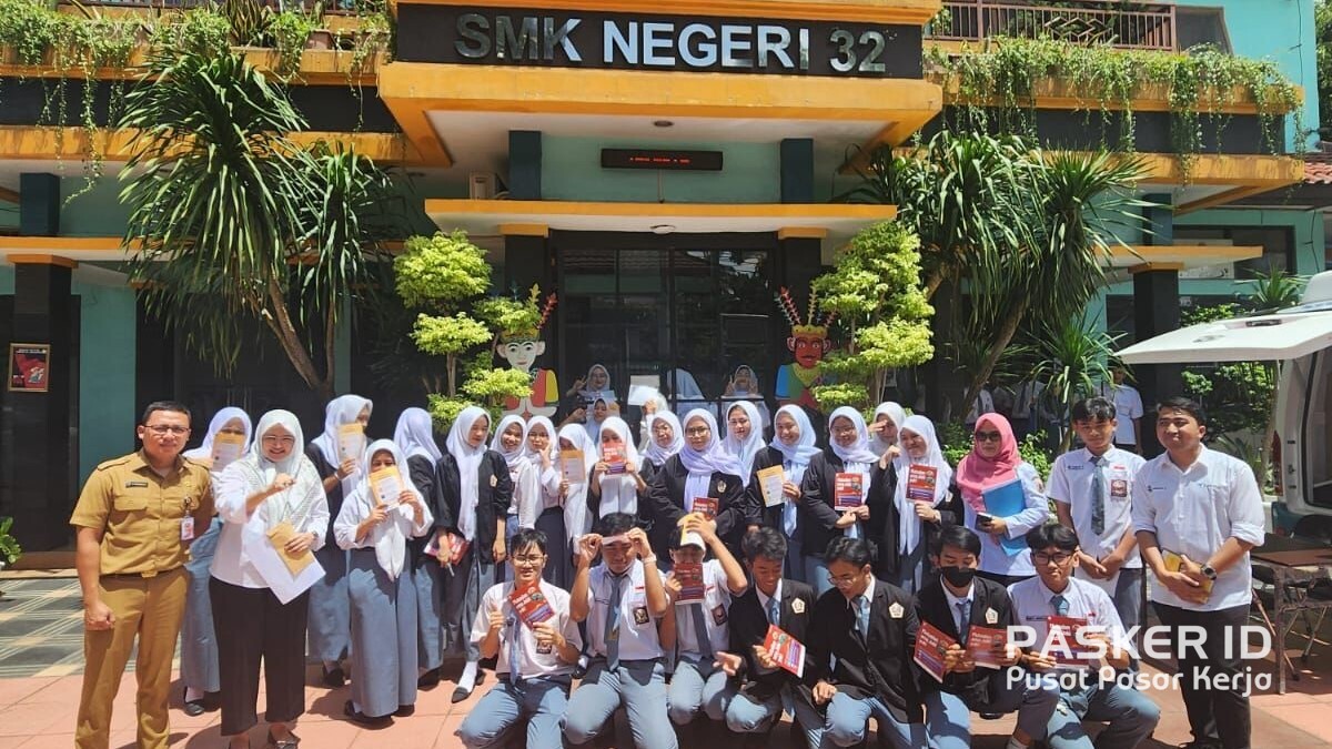 Sosialisasi Mobil Bursa Kerja ke SMKN 32 Jakarta